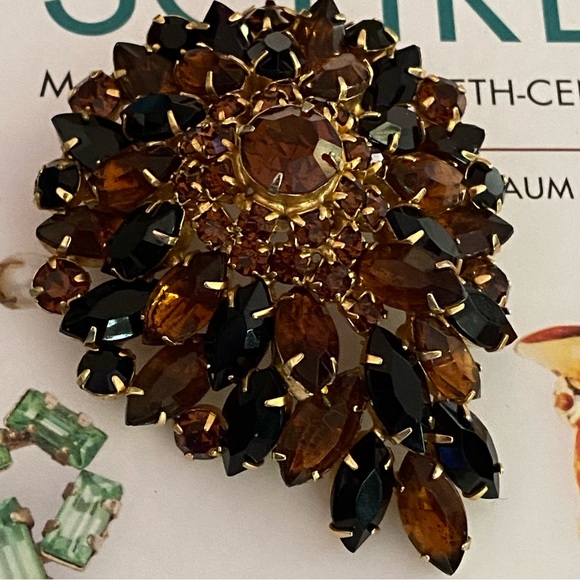 Vintage Rhinestone Brooch Topaz &  Black Colored Rhinestone Navettes. - Picture 13 of 13